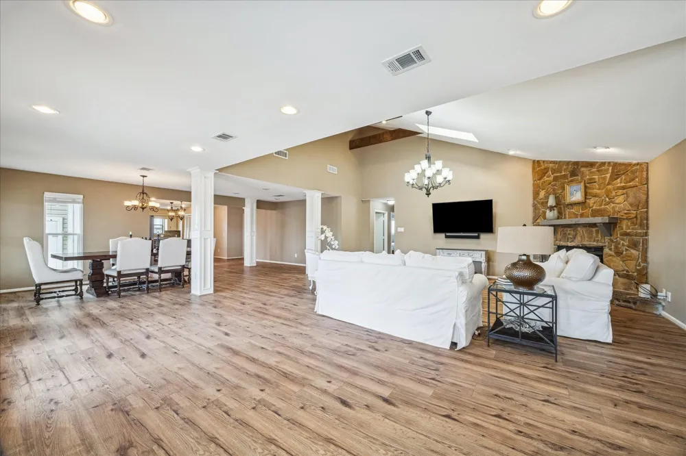 115 Bamaku Bend Tiki Island, TX 77554