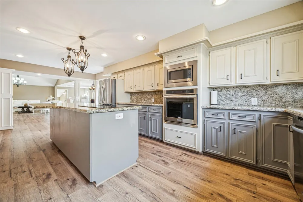 115 Bamaku Bend Tiki Island, TX 77554