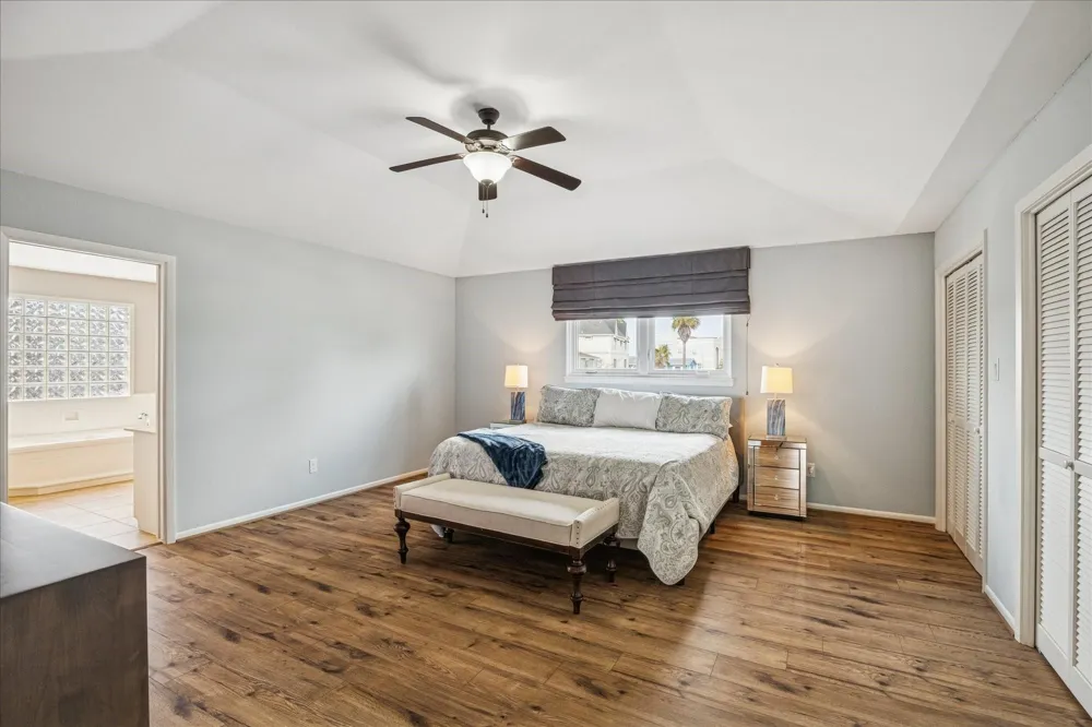 115 Bamaku Bend Tiki Island, TX 77554
