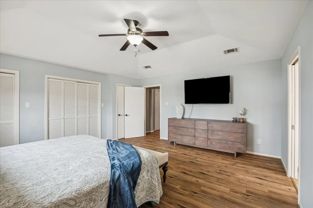 115 Bamaku Bend Tiki Island, TX 77554