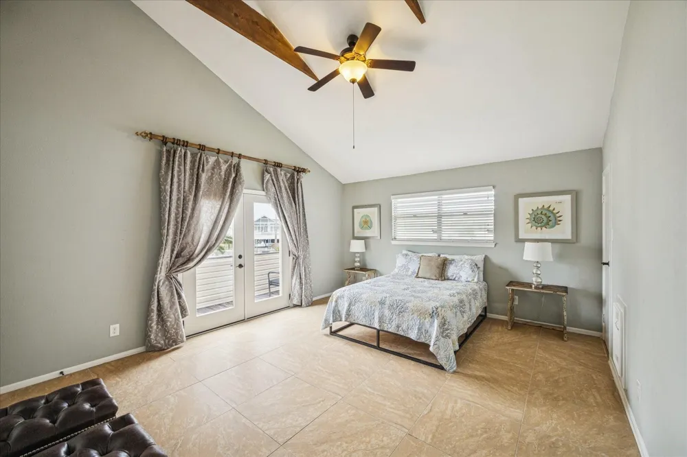 115 Bamaku Bend Tiki Island, TX 77554