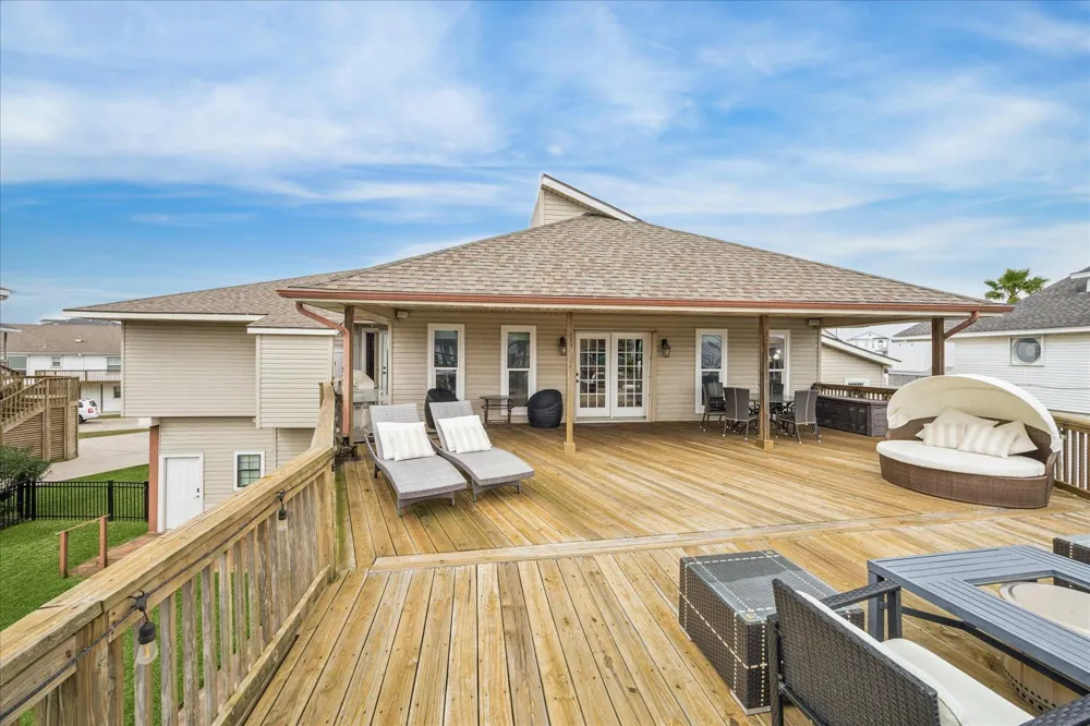 115 Bamaku Bend Tiki Island, TX 77554