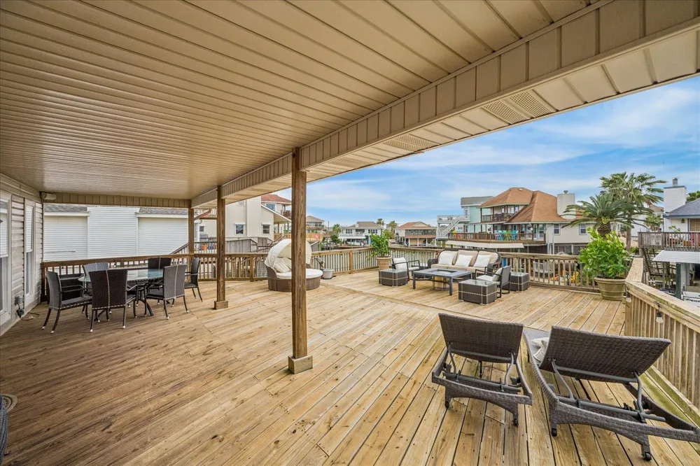 115 Bamaku Bend Tiki Island, TX 77554