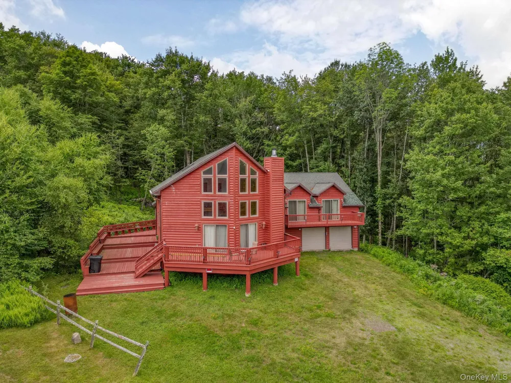 993 Hurd Road Swan Lake, NY 12783