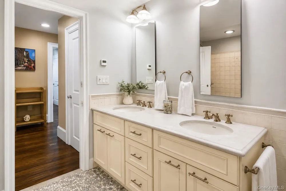 39 Cherry Lane Syosset, NY 11791