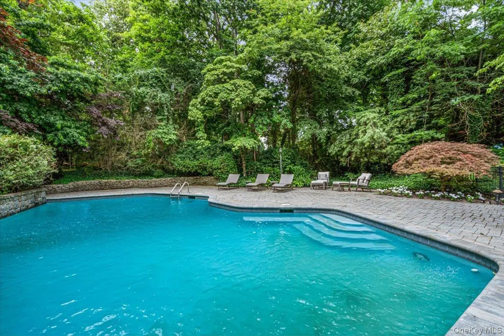 39 Cherry Lane Syosset, NY 11791
