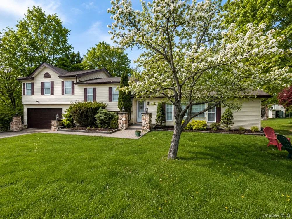 25 Stangel Drive Woodbourne, NY 12788