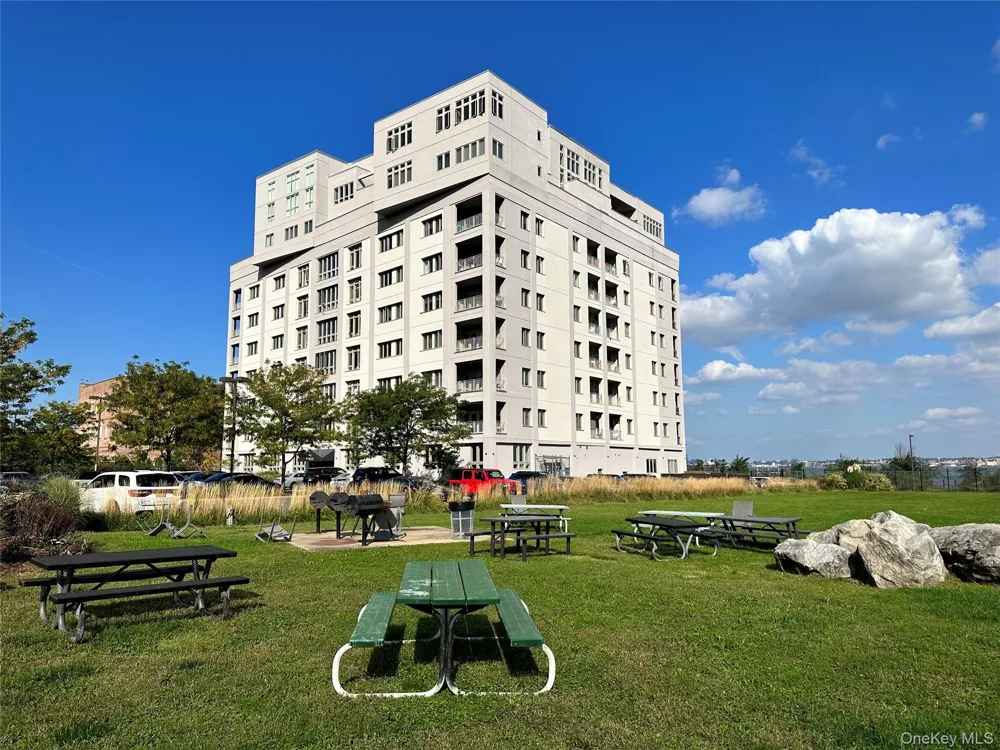90 Bay Street Landing #8D Staten Island, NY 10301