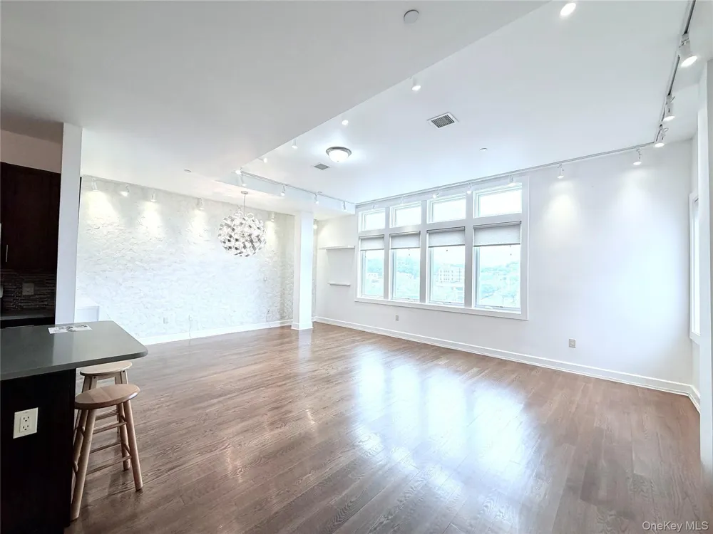 90 Bay Street Landing #8D Staten Island, NY 10301