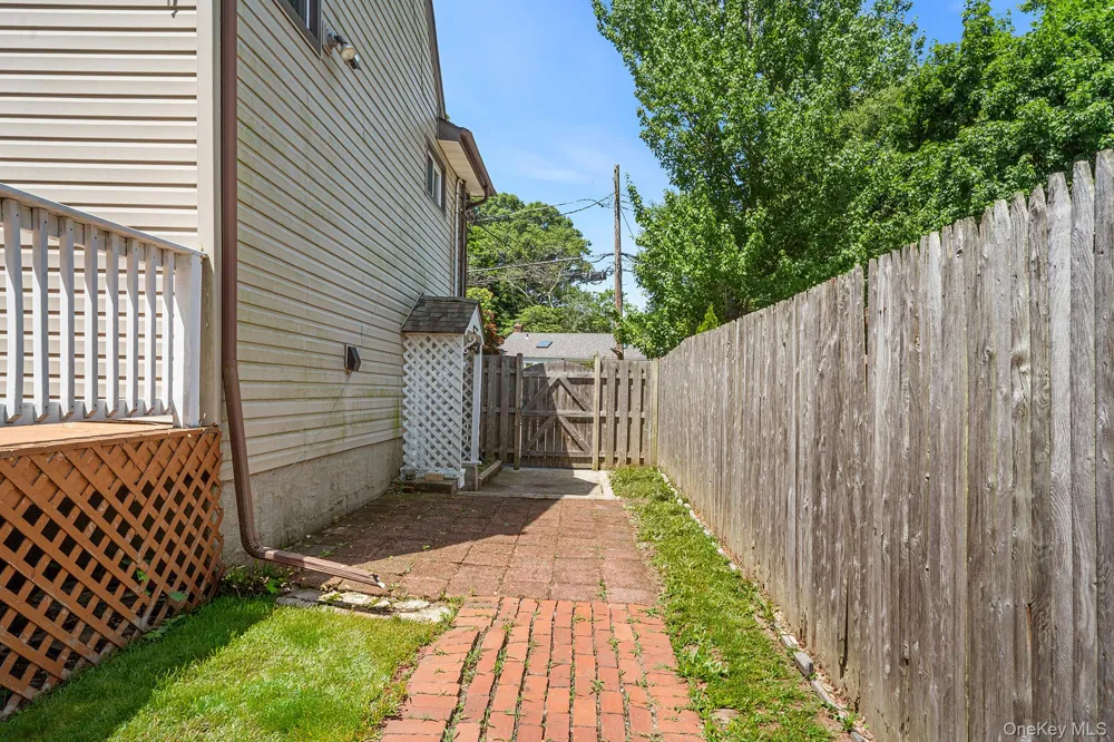 4 Sibley Place Huntington Station, NY 11746
