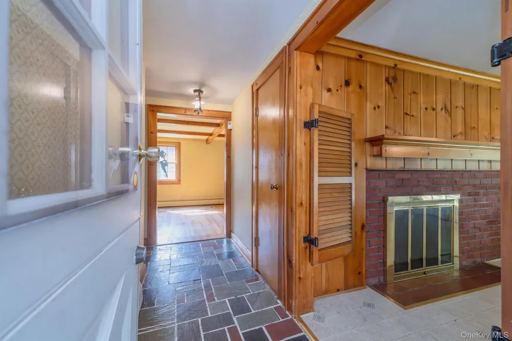 8 Carroll Street Tillson, NY 12486