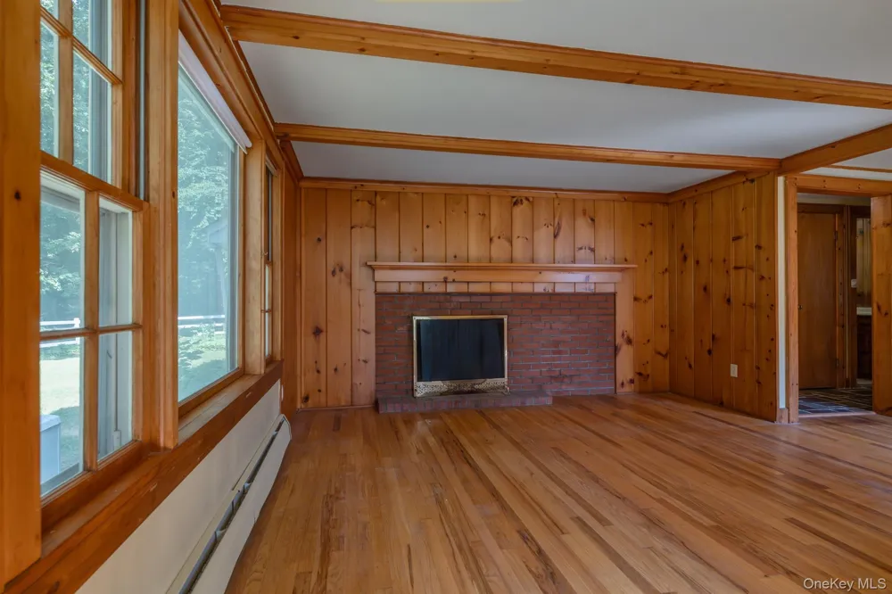 8 Carroll Street Tillson, NY 12486