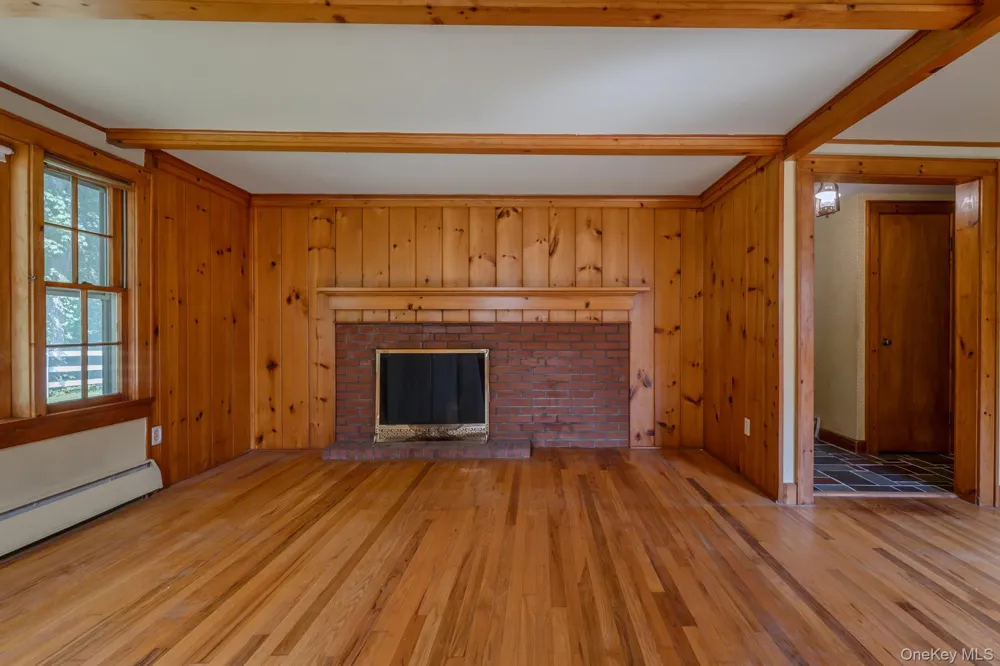 8 Carroll Street Tillson, NY 12486