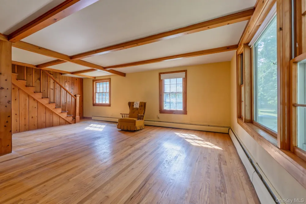 8 Carroll Street Tillson, NY 12486