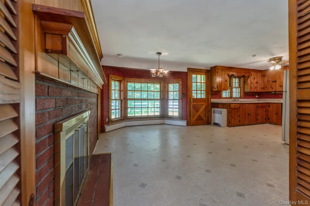 8 Carroll Street Tillson, NY 12486