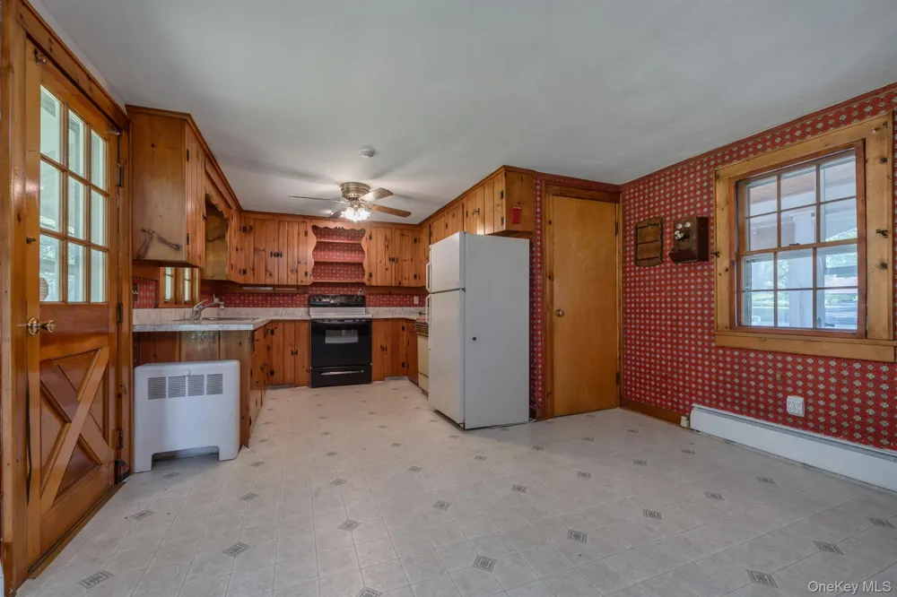 8 Carroll Street Tillson, NY 12486