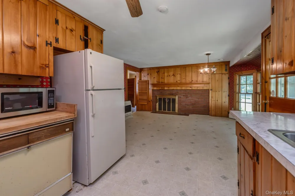 8 Carroll Street Tillson, NY 12486