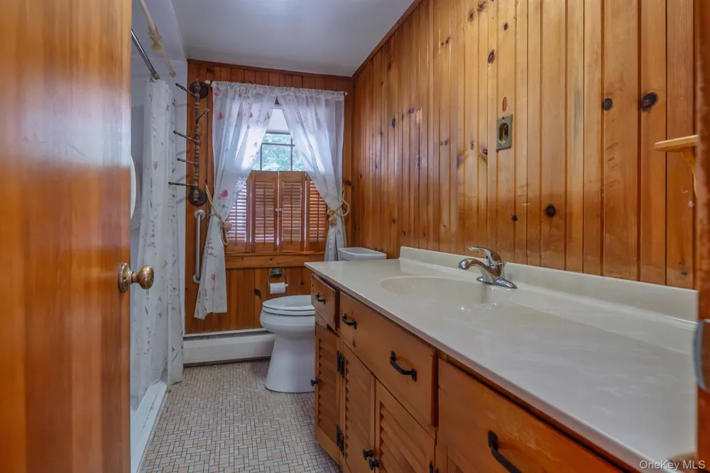 8 Carroll Street Tillson, NY 12486