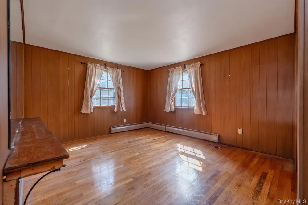 8 Carroll Street Tillson, NY 12486
