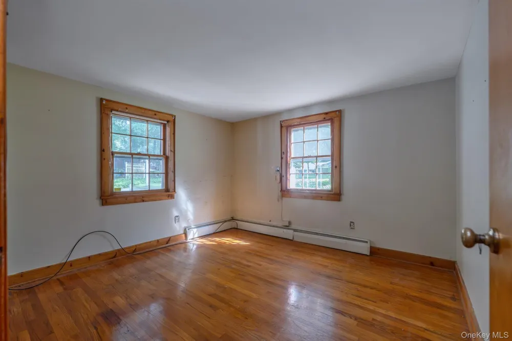 8 Carroll Street Tillson, NY 12486