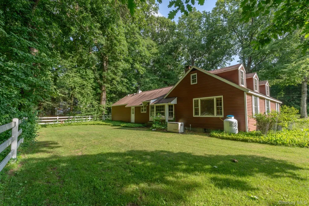 8 Carroll Street Tillson, NY 12486