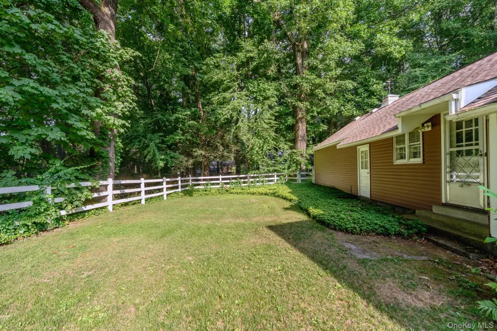 8 Carroll Street Tillson, NY 12486