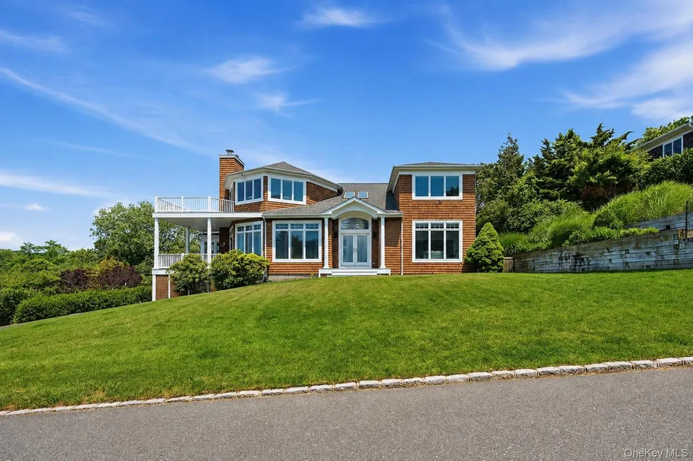 17 Oceanview Drive Southampton, NY 11968