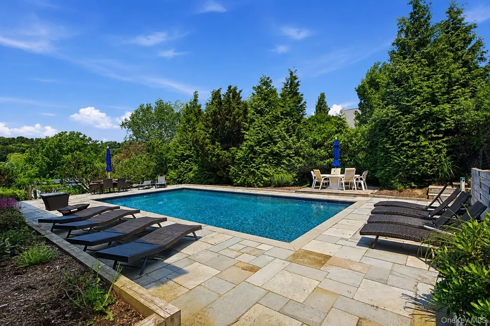 17 Oceanview Drive Southampton, NY 11968