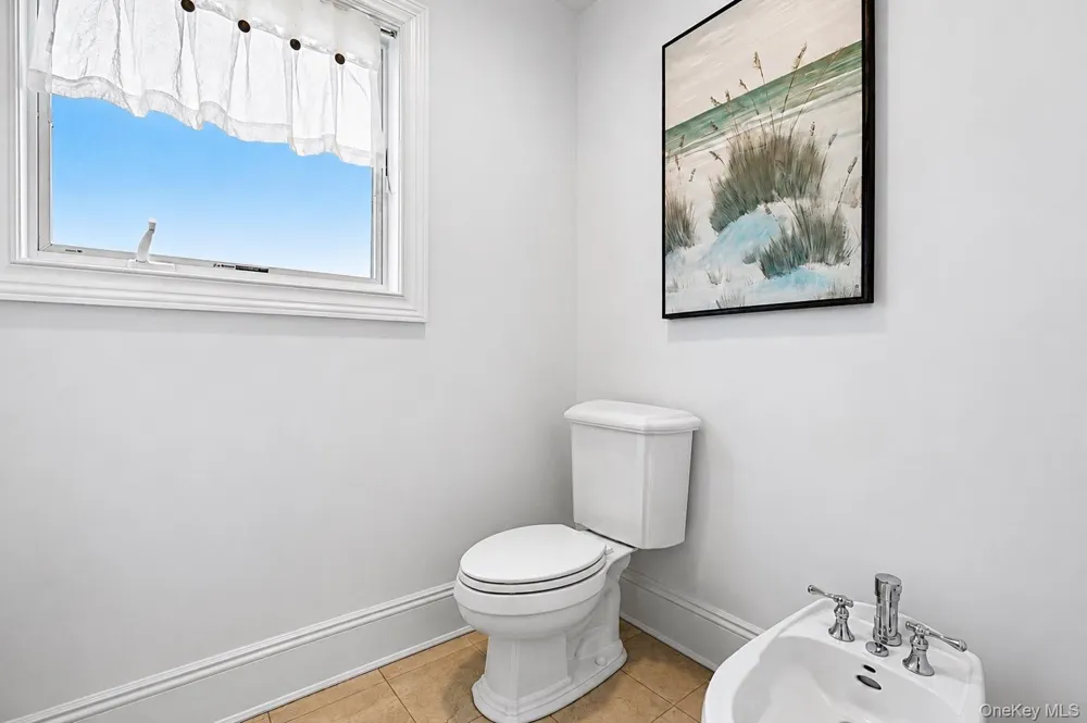 17 Oceanview Drive Southampton, NY 11968