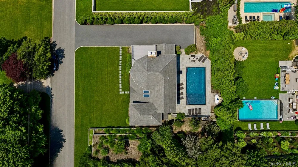 17 Oceanview Drive Southampton, NY 11968