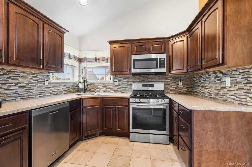 7 Woodfield Drive Washingtonville, NY 10992