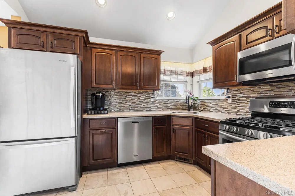 7 Woodfield Drive Washingtonville, NY 10992