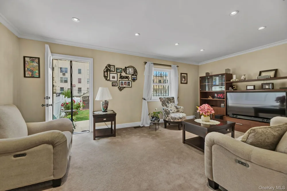 2137 Clinton Avenue Bronx, NY 10457