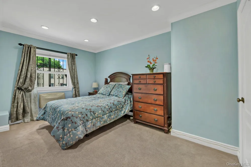2137 Clinton Avenue Bronx, NY 10457