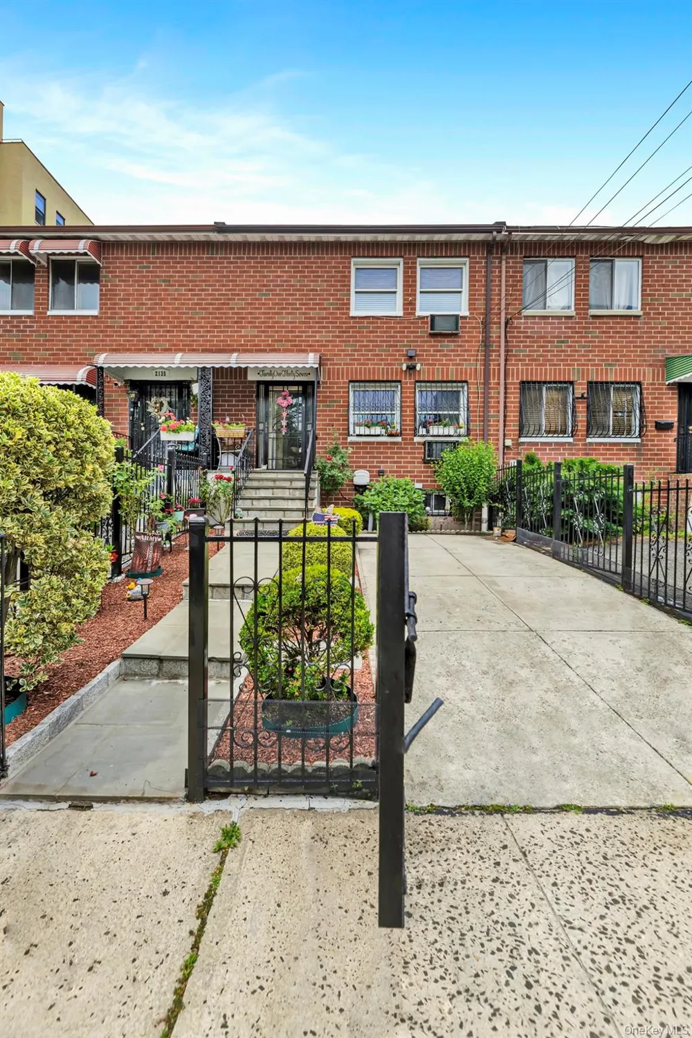 2137 Clinton Avenue Bronx, NY 10457