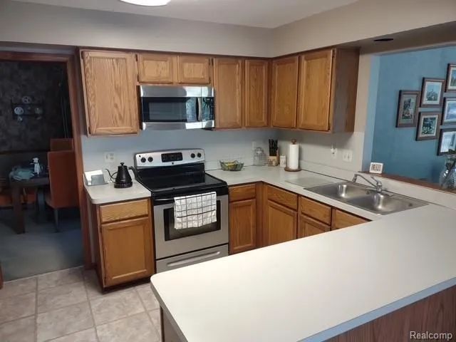 24760 SUTHERLAND DRIVE Novi City, MI 48374