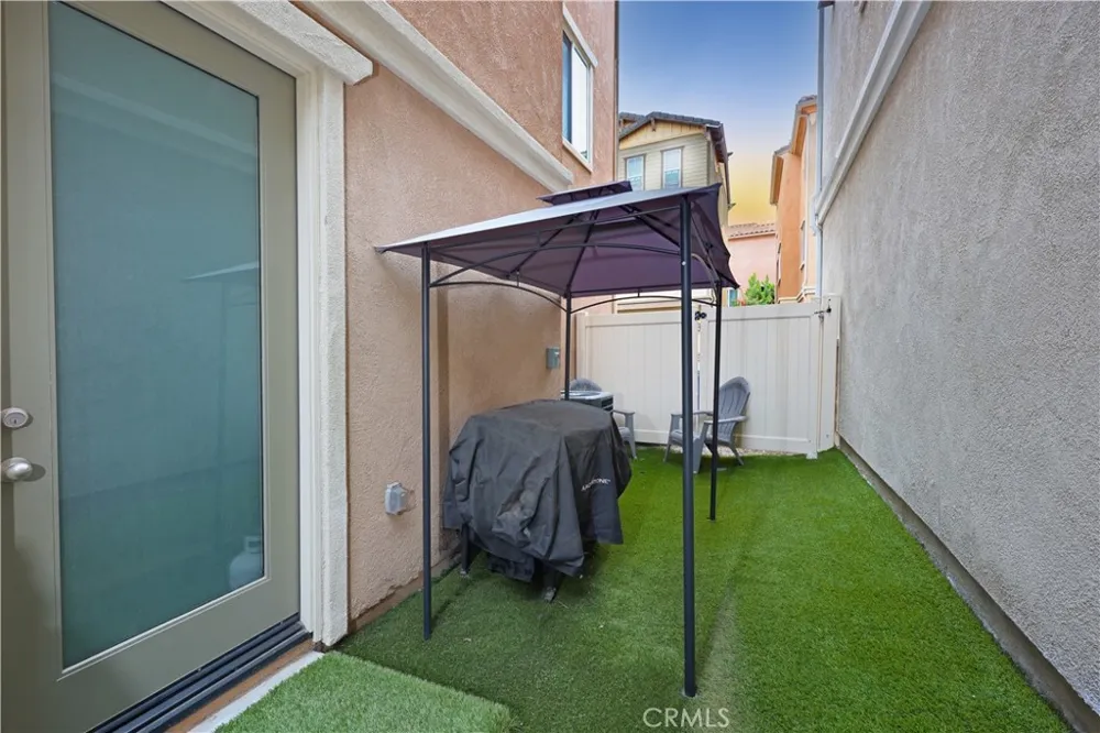 2878 Foxtail Pomona, CA 91767