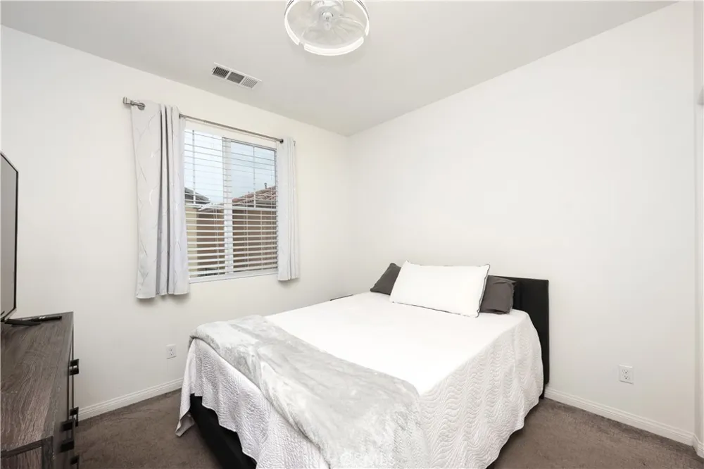 2878 Foxtail Pomona, CA 91767