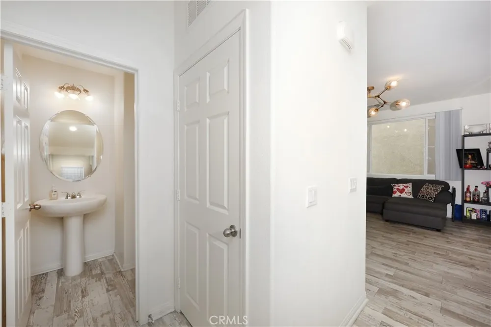 2878 Foxtail Pomona, CA 91767