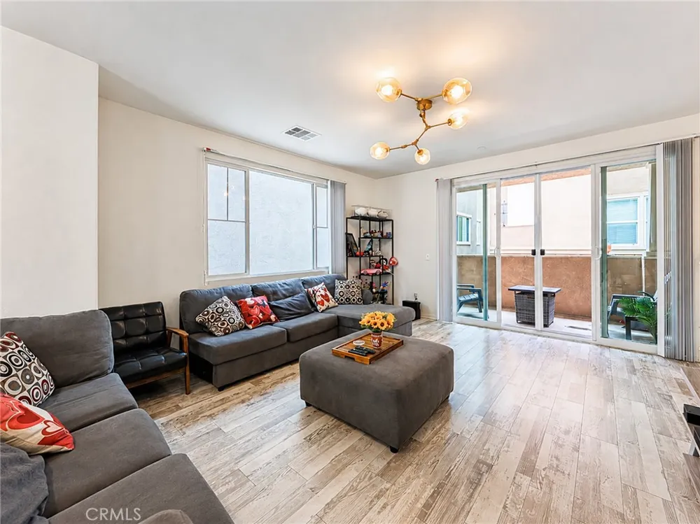 2878 Foxtail Pomona, CA 91767