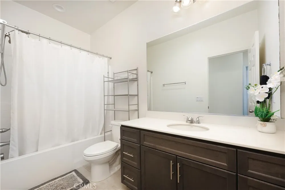 2878 Foxtail Pomona, CA 91767