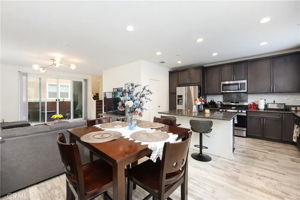2878 Foxtail Pomona, CA 91767
