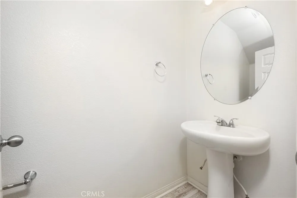 2878 Foxtail Pomona, CA 91767