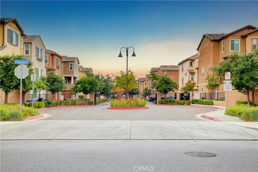 2878 Foxtail Pomona, CA 91767