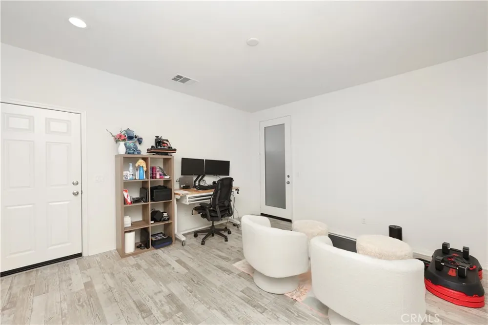 2878 Foxtail Pomona, CA 91767