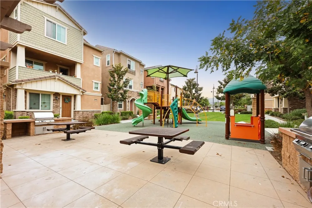 2878 Foxtail Pomona, CA 91767
