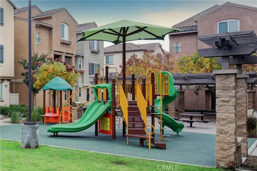 2878 Foxtail Pomona, CA 91767