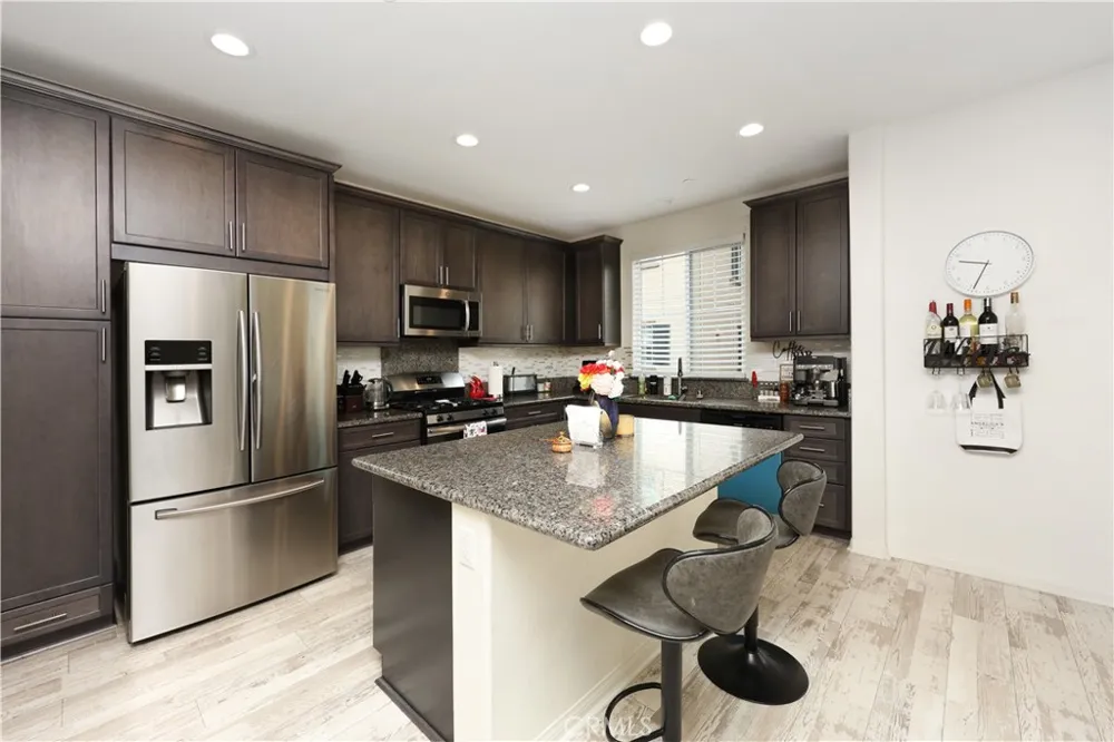 2878 Foxtail Pomona, CA 91767
