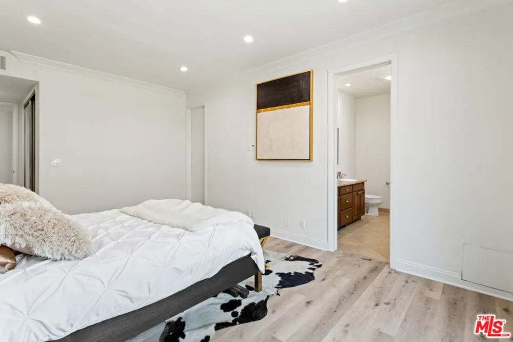 430 MAPLE DRIVE #203 Beverly Hills, CA 90210