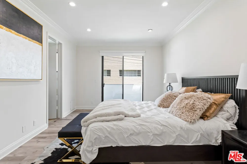 430 MAPLE DRIVE #203 Beverly Hills, CA 90210
